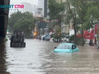 o-to-dien-bi-nuoc-vao